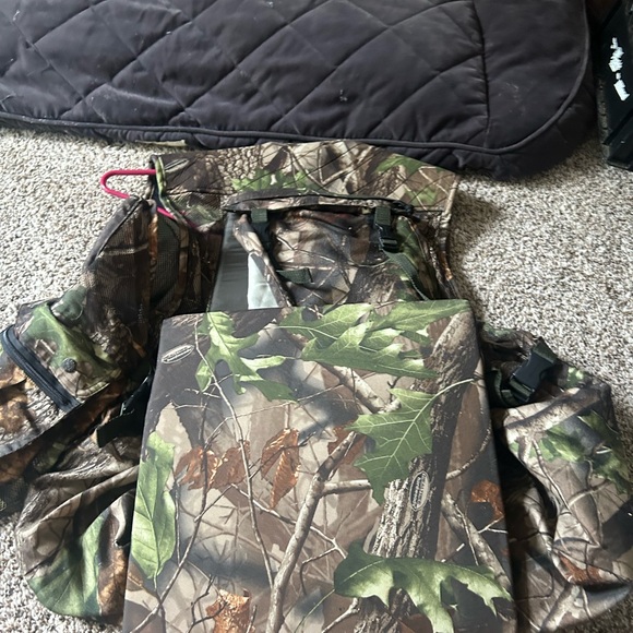 Fieldline Hunting Vest with padded seat - Picture 7 of 11